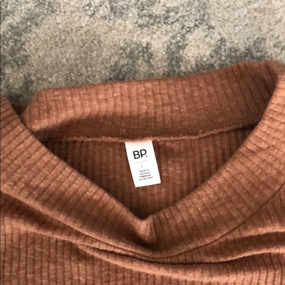 Tops - Picture 4 of 4